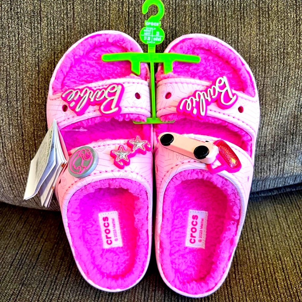 Barbie movie crocs cozzy sandals sz 7